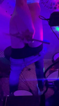 Fată bateristă