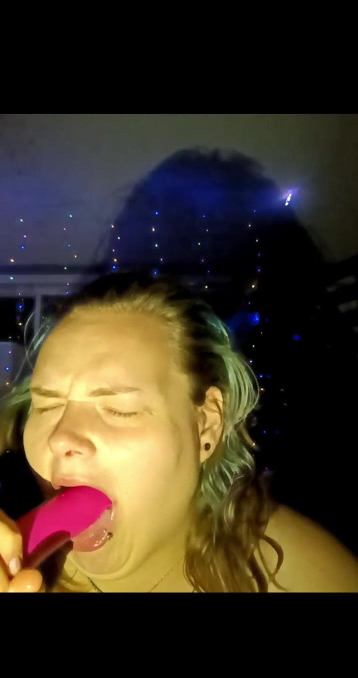 Pain princess studio: Kokhalzen op dildo