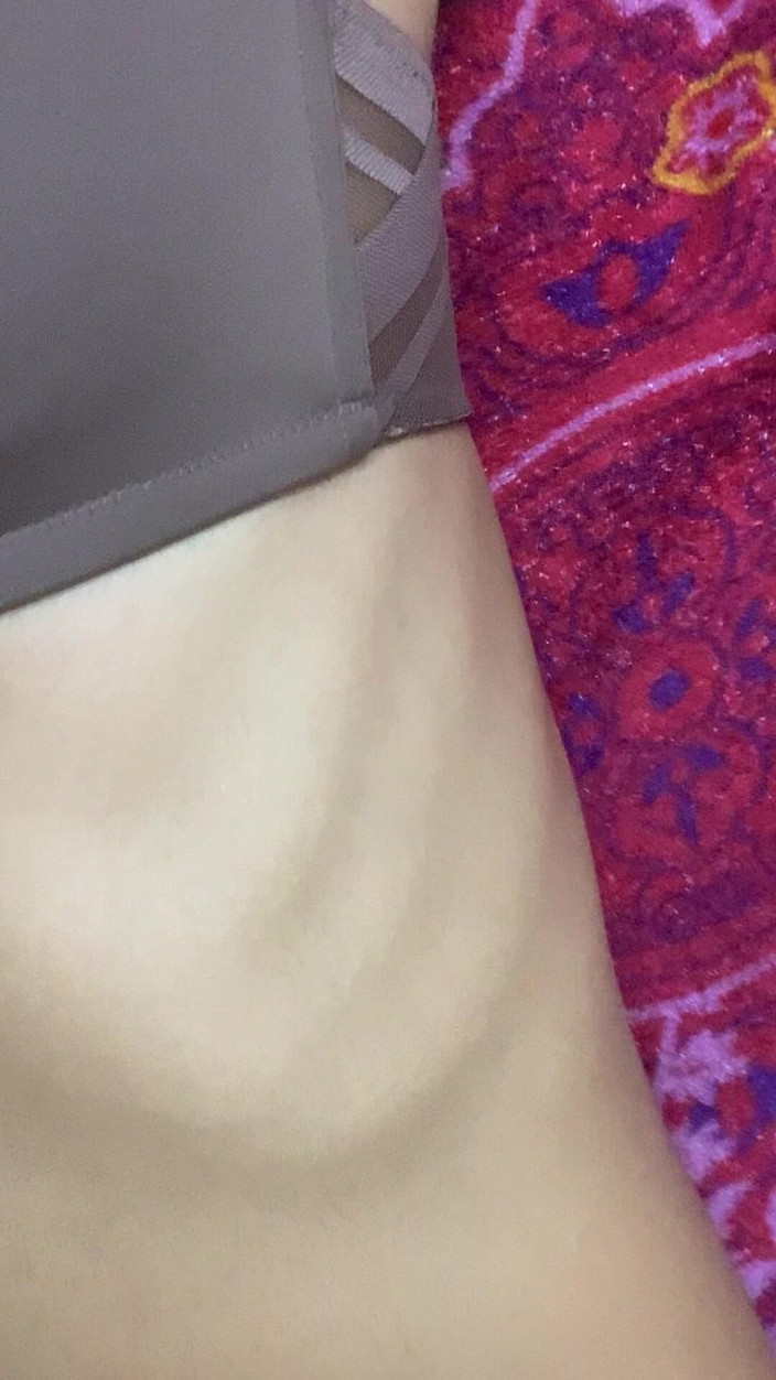 Riya mickey: ぽっかり開いたお尻を見せるデジ