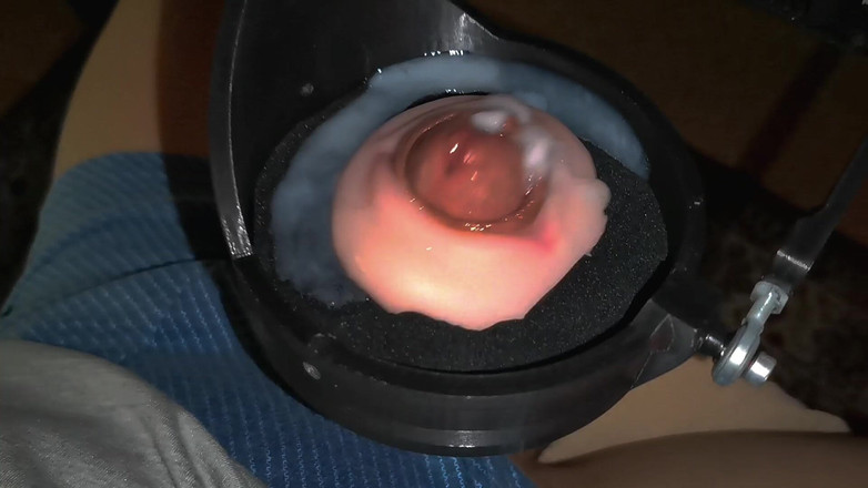 SEXY_GUYBEST: O porție uriașă de spermă explodează ca o fântână fierbinte!