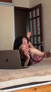 Amateur-MILf-stiefmutter beschloss, den schwanz ihres stiefsohns zu lutschen