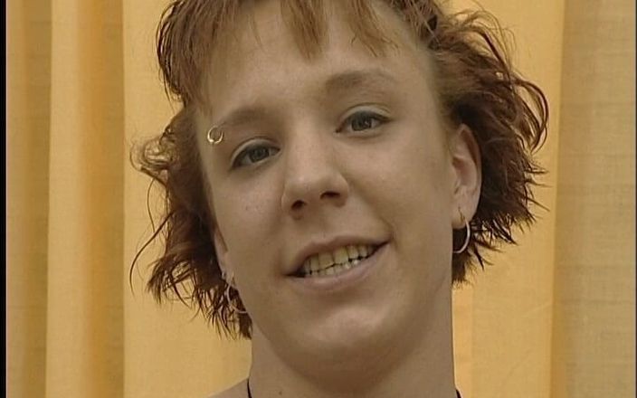 YOUR FIRST PORN: Grappige Chantana wil een orgasme