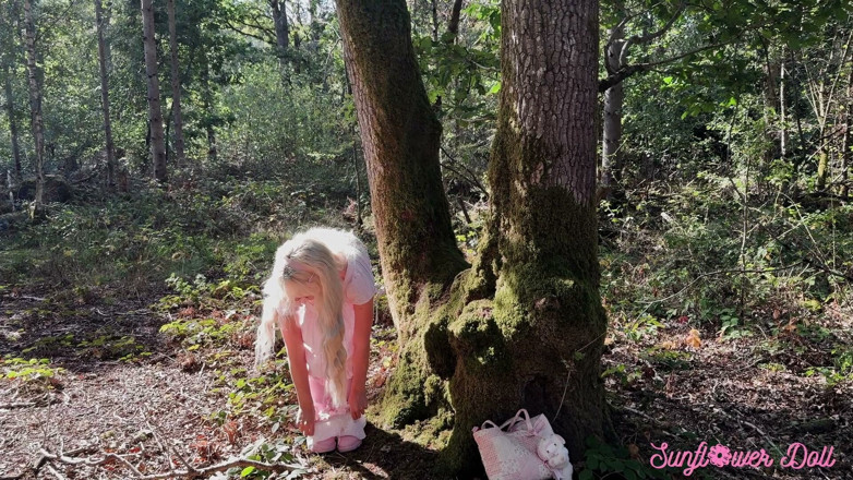 Sunflower Doll: Pisse dans un arbre
