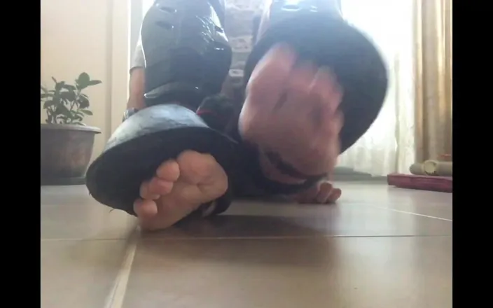 Manlyfoot: Martial Arts Feet Pads Found in My Smelly Old Gym...