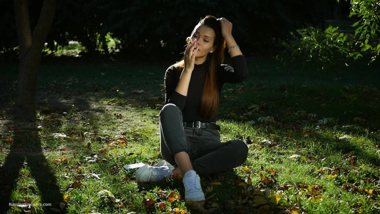 Russian Smokers: Seductive Russian Beauty Smoking Cigarette Outdoor Vibes