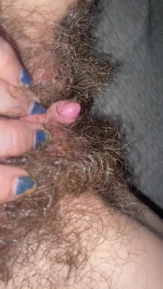 Cuteblonde666: Hairy pussy closeup