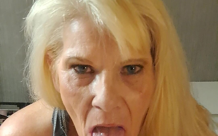 Milf-T: Gorge profonde57, pipe en POV