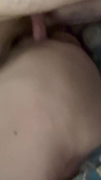젖탱이를 가지고 노는 18세 소녀