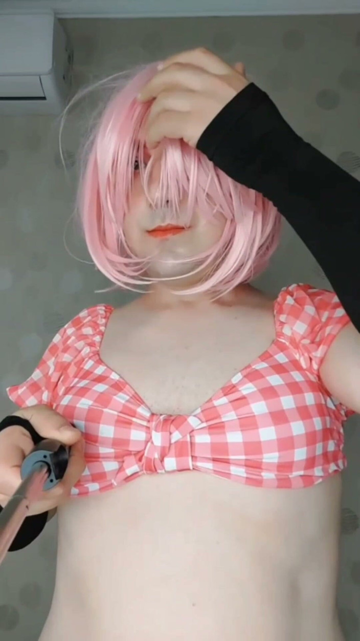 Kitty_Cross: Pinky weißer femboy im bikini mit dickem hintern
