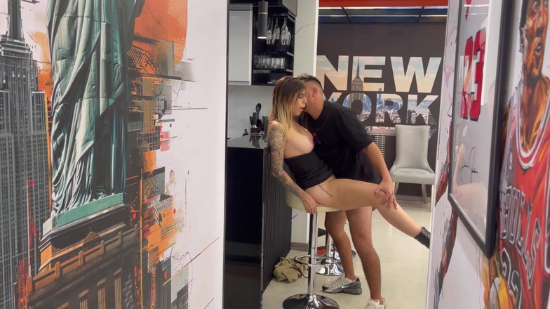 TommyMiller: 在我们的聚会上，我和我的嫂子给我怀孕的妻子戴绿帽子，她最终加入了一场非常火辣的三人行