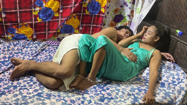 Hindi-Sex: Zralý Indický muž šuká mladou 18letou Desi švagrovou