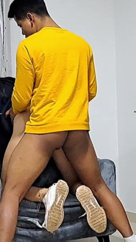 Meniduri Kakak Tiri Saya Di Kamar, Seks Berisiko