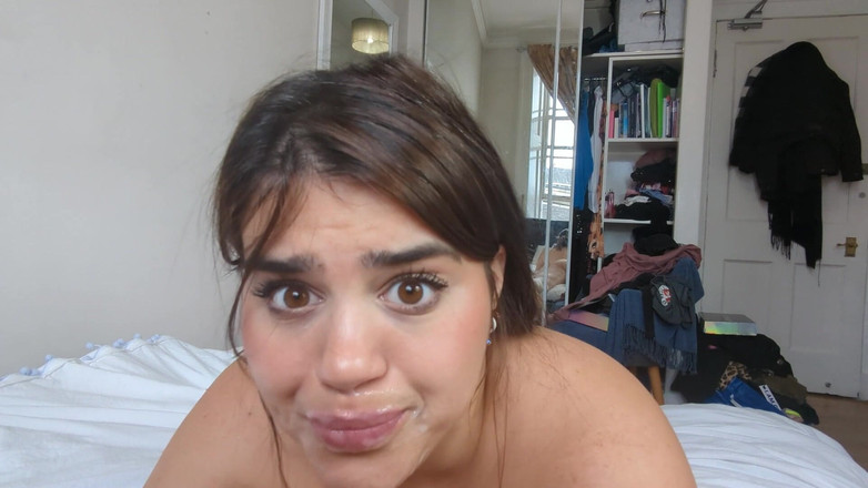 LuciaLatinaGomez: No telefone com meu marido enquanto trai, ele pensa que é...