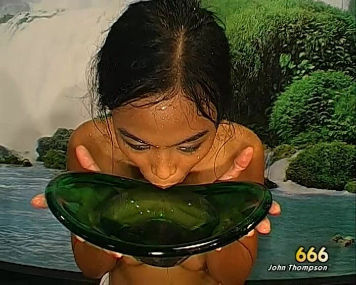 GGG John Thompson OLD STYLE: Ggg Джон Томпсон - гаряча азіатська перший раз у груповусі, писяючий секс з гігантським членом і ковтає сперму