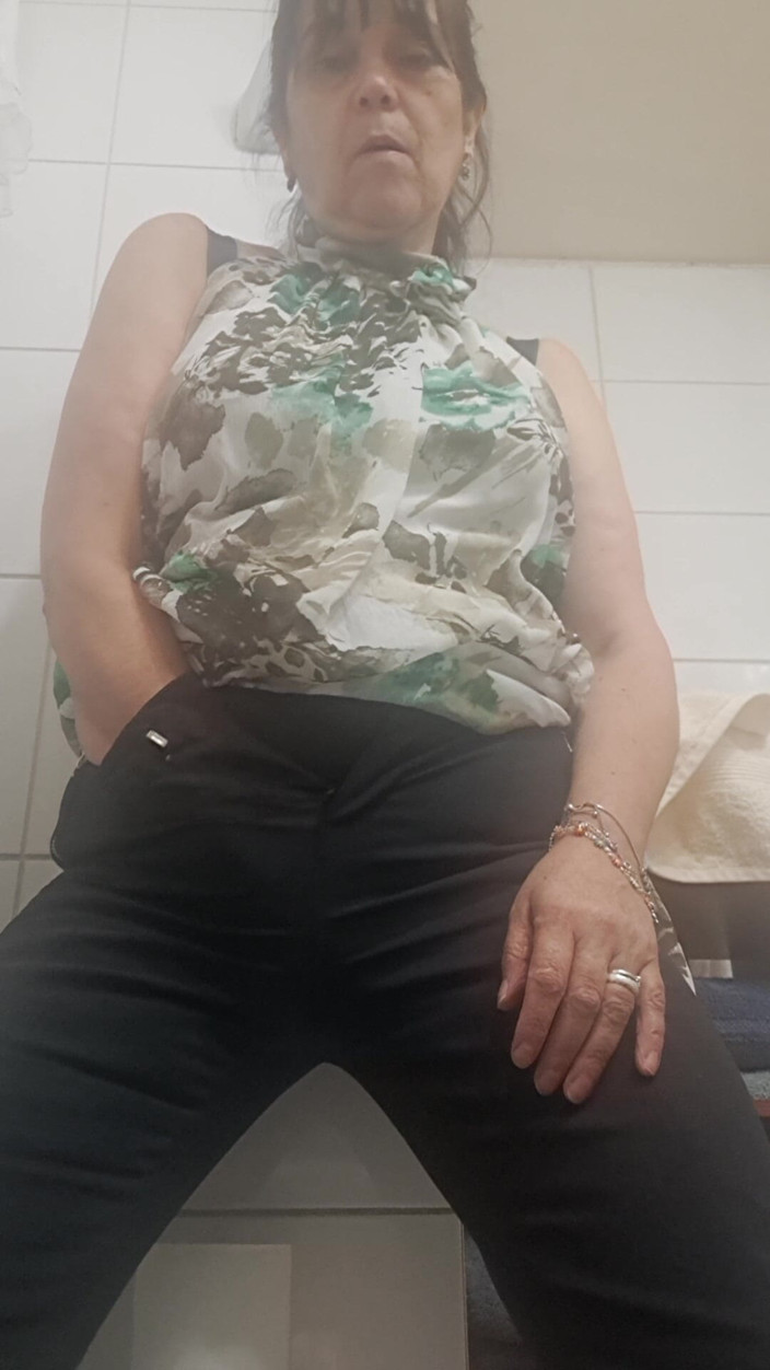 Mommy big hairy pussy: Sexy, velmi chlupatá nevlastní máma