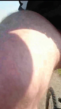 Sin fondo en la bicicleta, nudista 2019