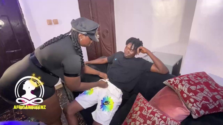 Africankween: Полицейский с воздушными сиськами любит большой член