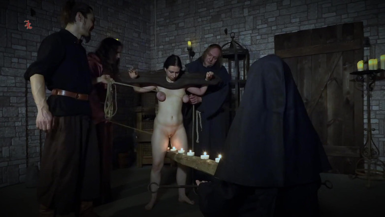 Inquisition and prison world: Con điếm bị dày vò - Candle Parcours