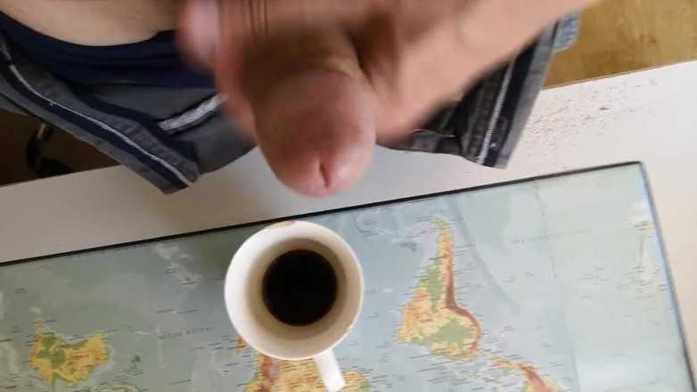 Rafael Torreano: Un mec sexy se branle pour mettre du lait dans...