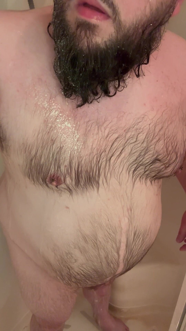 Chubby Freak: Tati dolofan face duș și curăță vibratorul și jucăria cu muie