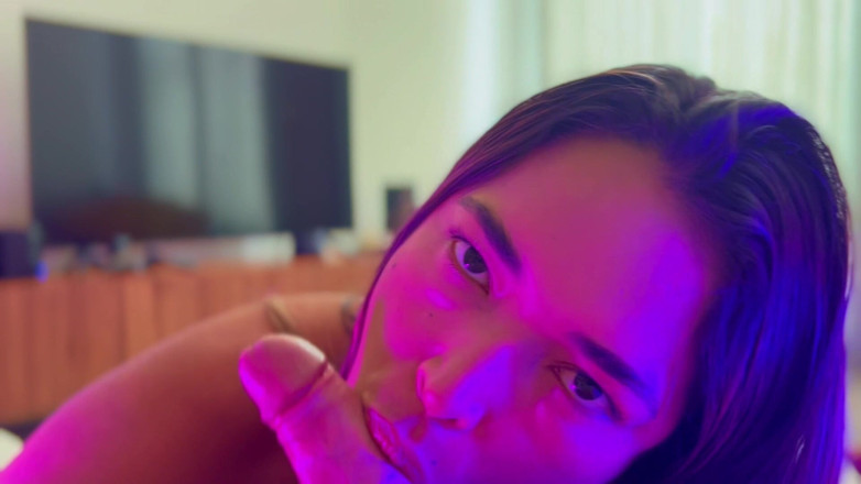 Mianins: Pov blowjob di neon light dari bintang porno latina mianins