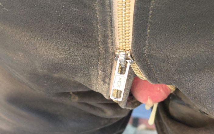 Leatherman63: Leather Wank