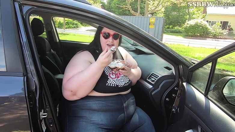 Xutjja: Eating Ice Cream in the Car