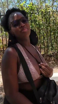 Rompiendola en ébano novata al aire libre audición de bonitas tetas perforadas y delgadas y gruesas tiene el camino caminando - Jhodez1