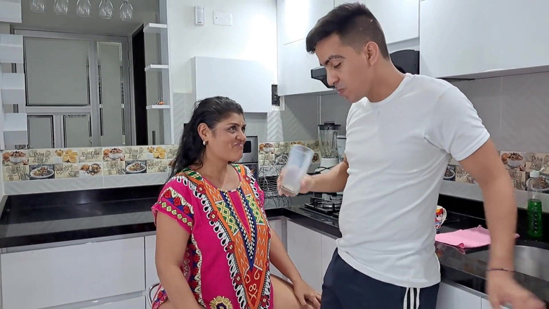 Aly: Minha madrasta quer leite e eu dou a ela, eu...