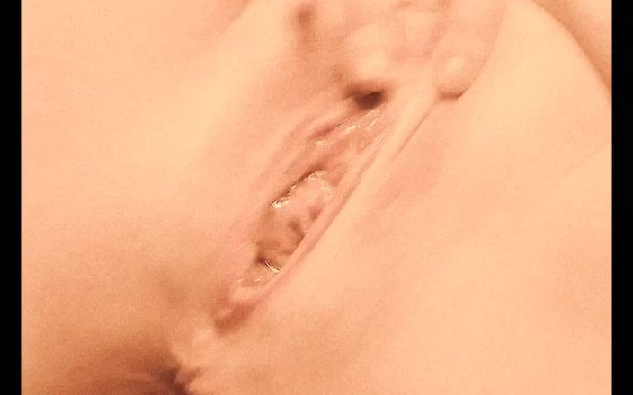 Redhead Rebel: Versaute bBW lässt sich so hart squirten!