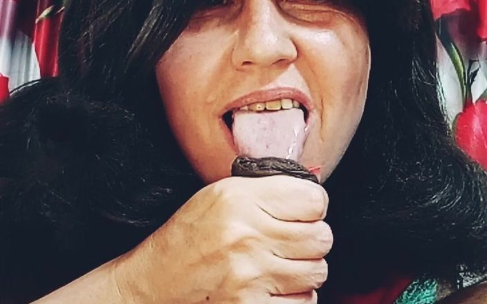 Bolly Karma: Deslumbrante gostosa parece boa