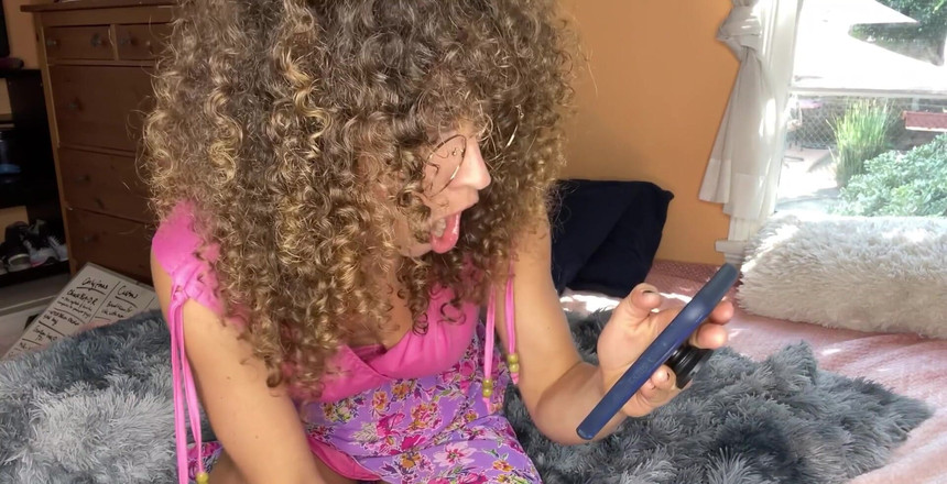 VibeWithMommy: Une belle-mère juive qui pleure surprend son beau-fils... Je n’arrive...