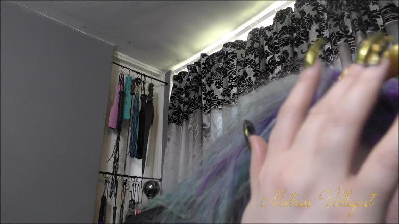 Mxtress Valleycat: Demonic nail tapping