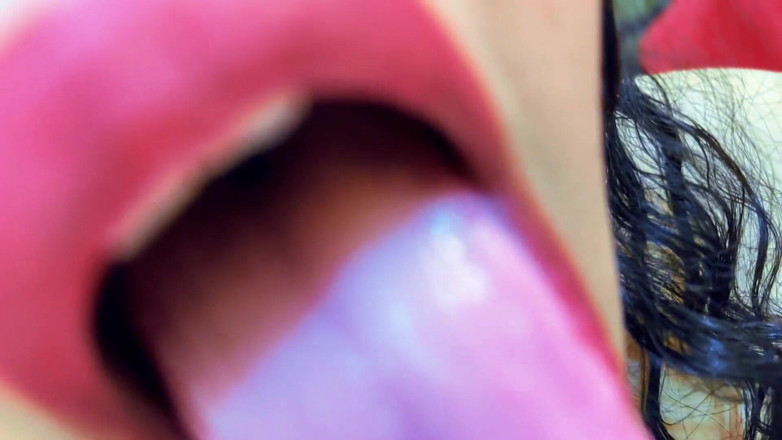 Aria Mia: 흑인 대물 자지에게 따먹히는 핫한 밀프 새엄마