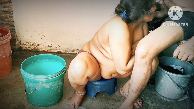 Annubhabhi4: Stepmom's Fuking Neighbour Boy's with Bathroom