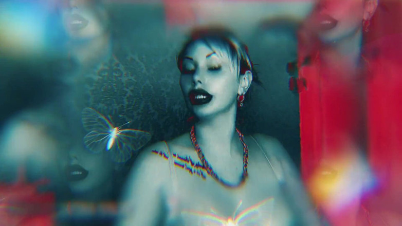 Goddess Misha Goldy: Sei una vera cagna porno! Il porno è la tua vera...