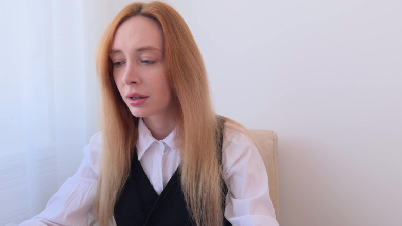 Loly Nebel Studio: Cea mai frumoasă fată din birou te-a observat brusc