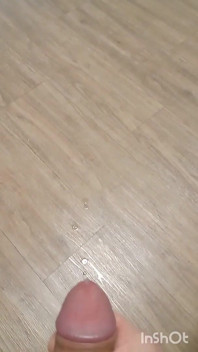 Masturbuje a stříká kompilace