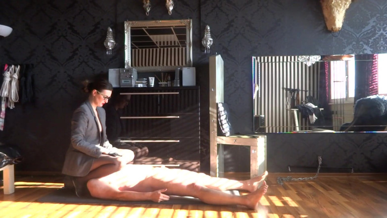Lady Victoria Valente: Trampling in Gymnastics Slippers