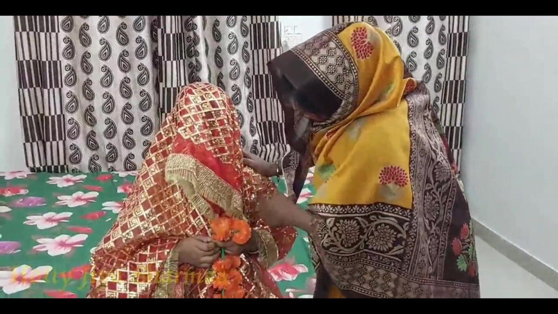 Desi Club House: Seks threesome pertama ibu mertua india terbaik di malam pernikahan