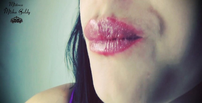 Goddess Misha Goldy: Misha leckt sinnlich, lutscht, beißt und isst in diesem Film...
