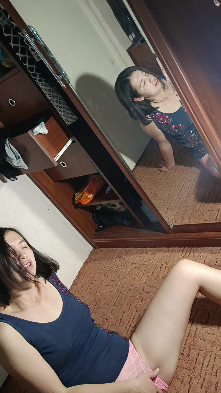OniSoi: Me Gusta Probarme Las Bragas, Me Hace Sentir Bien