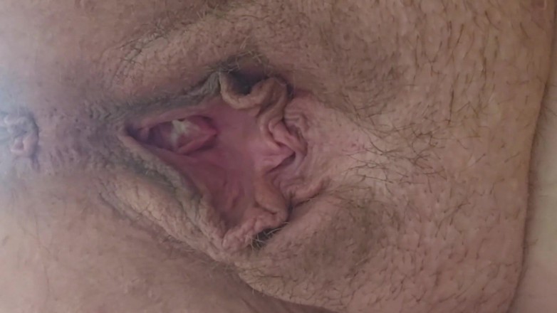 BettyBoomm: Am I Sitting on Your Face or Cock?
