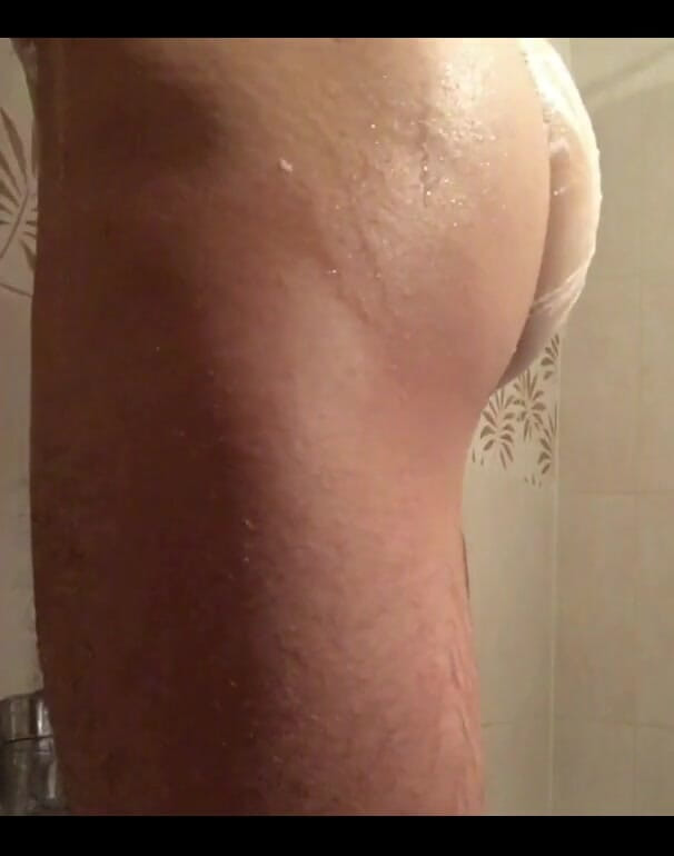 Twohotb: Do You Want a Take a Shower with Me?
