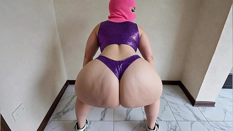 Xprohibidox1: Gran trasero en un vestido morado, ella es tan caliente