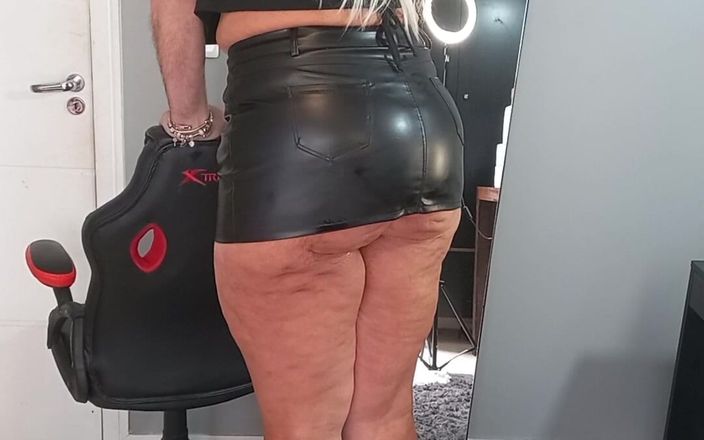 Sexy ass CDzinhafx: Tôi đang mặc váy mini gợi cảm