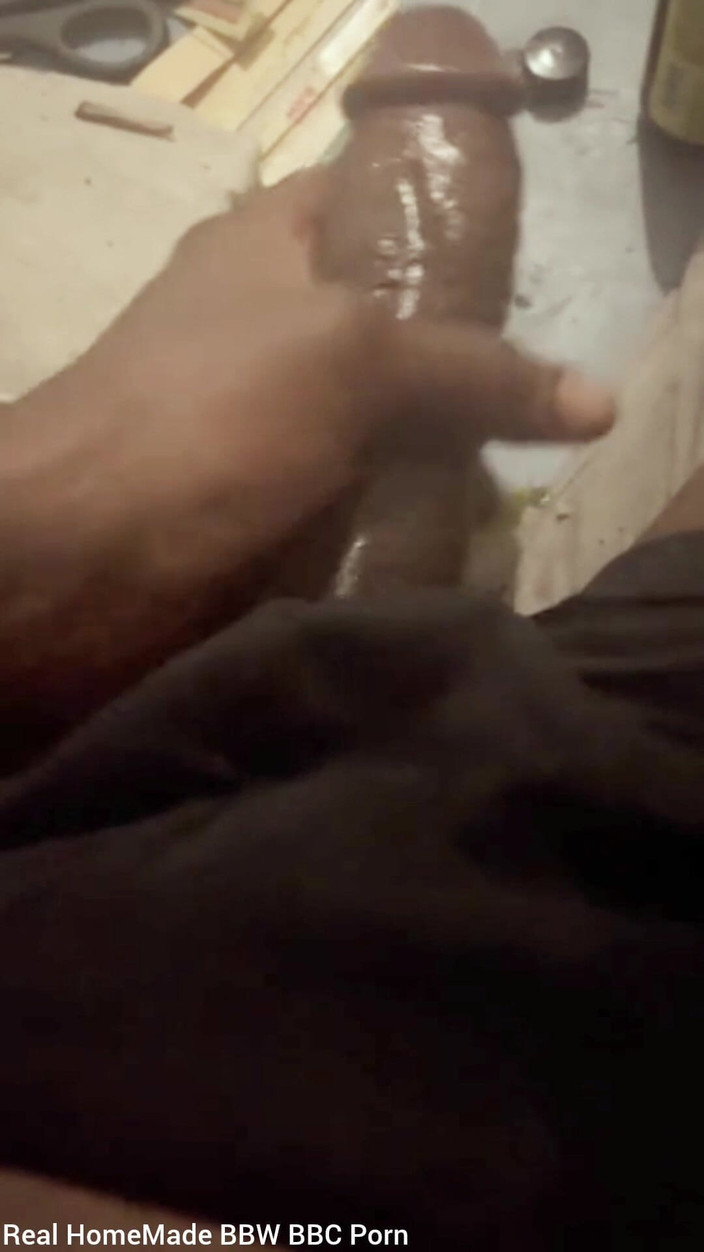Big black cock BBCee: Sikimi yağlıyorum mastürbasyon yapıyor