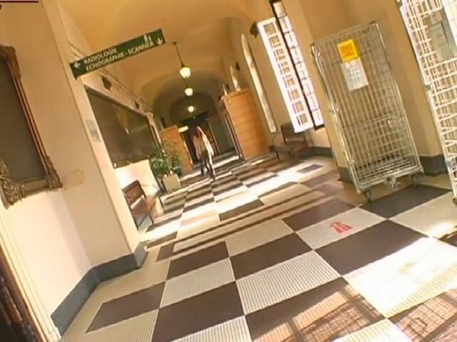 Fuck me Hard: Dwie napalone suki w łóżku zostają porwały, ssane i zerżnięte przez...