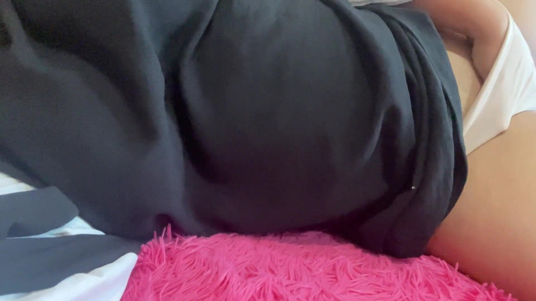 Lux Eva: Fatma goza direto na calcinha de um orgasmo poderoso