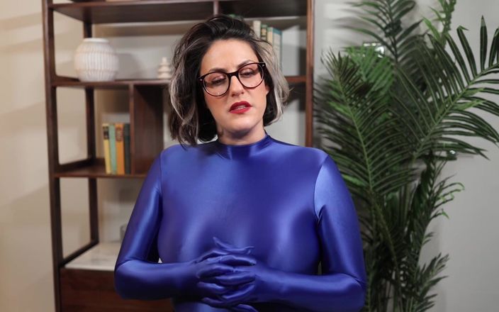 Countess diamond: Exposição apertada ao fetiche por roupas